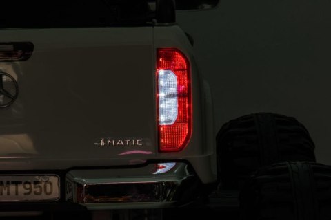 Auto Na Akumulator Mercedes DK-MT950 4x4 Biały Auto Na Akumulator Mercedes DK-MT950 4x4 Biały