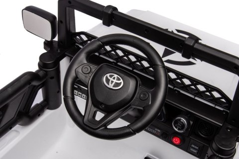 Auto Na Akumulator Toyota FJ Biała 4x4 Auto Na Akumulator Toyota FJ Biała 4x4