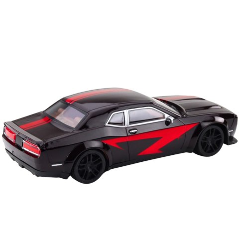 Samochód Sportowy Napęd Błyszcząca Karoseria Czarny Czerwone Linie Samochód Sportowy Napęd Błyszcząca Karoseria Czarny Czerwone Linie